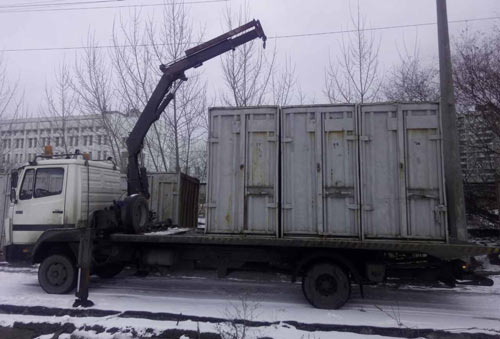 tow truck with manipulator